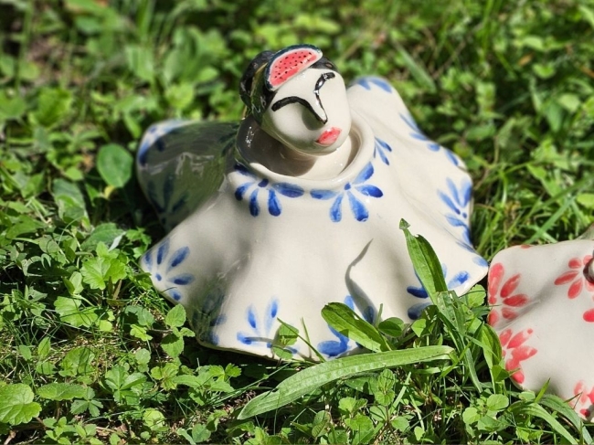 Frida – Pièce unique en céramique modelée et peinte à la main